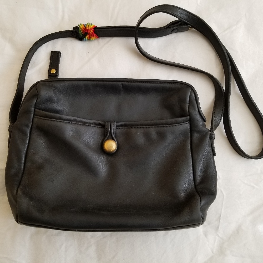 LIZ CLAIBORNE BLACK LEATHER CROSS BODY BAG